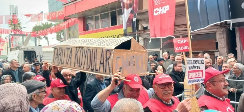 CHP Lideri Özgür Özel Osmaniye’de Halka Seslendi2