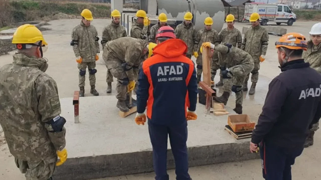 AFAD’dan Komando Birliklerine Enkaz Eğitimi