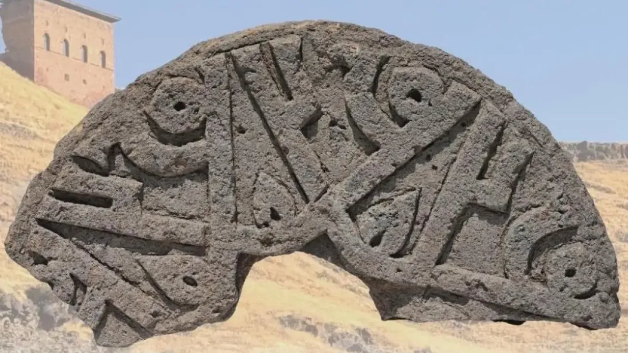 Ani Ören Yeri’nde bulunan tarihi taş heyecan yarattı