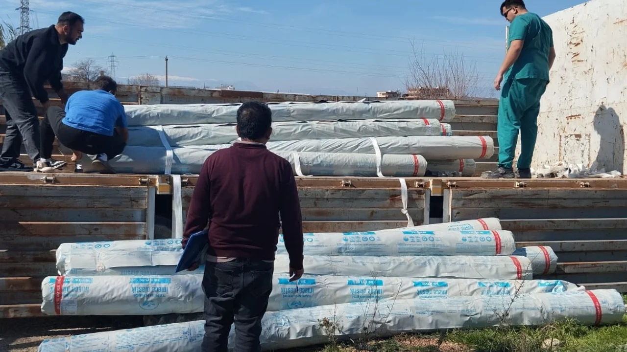 Antalya'da üreticiye sera naylonu desteği sürüyor