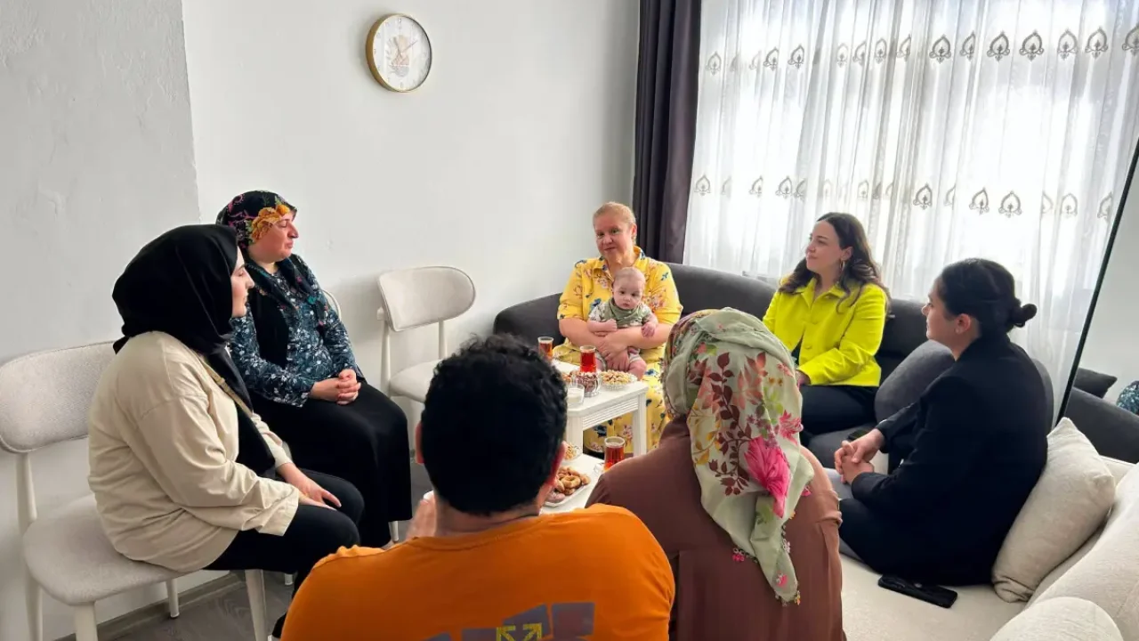 Artvin Evlenecek Gençlerin Projesi Çelik Ailesini Destekledi
