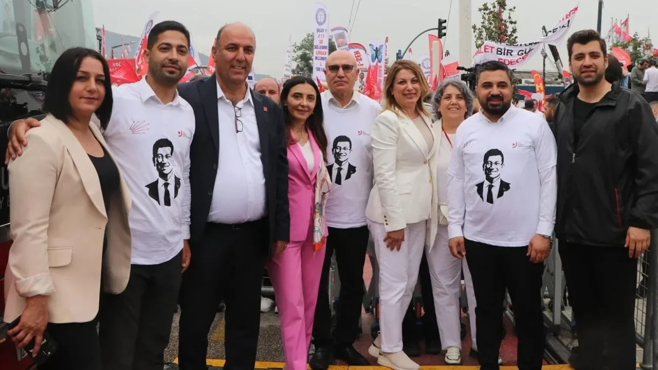 Asu Kaya Bursa’da Dayanışma Çağrısı Yaptı