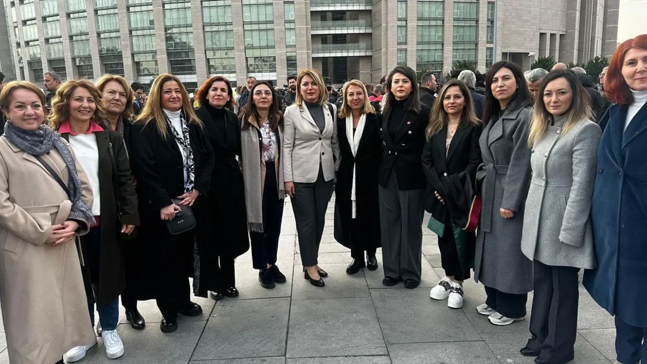 Asu Kaya’dan Ekrem İmamoğlu’na Adliye Desteği