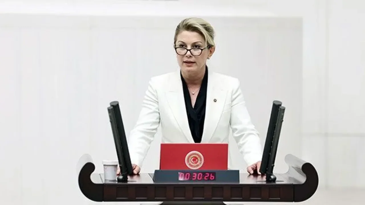Asu Kaya: Değersiz Olan Sizsiniz, Kadınlar Değil
