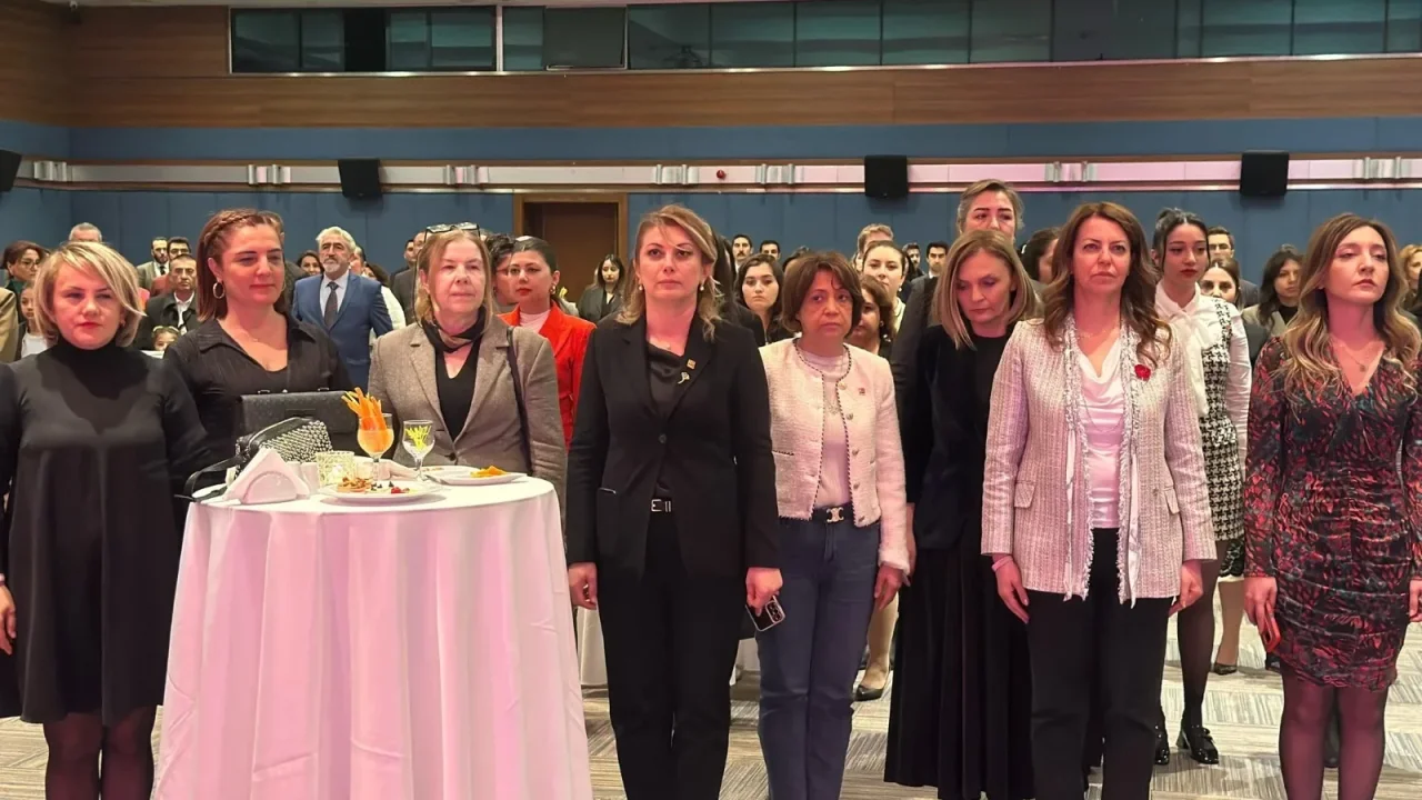 Asu Kaya: “İyi ki Gelincik Var!”