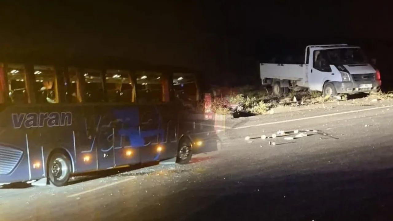 Burdur'da otobüs ve kamyonet çarpıştı
