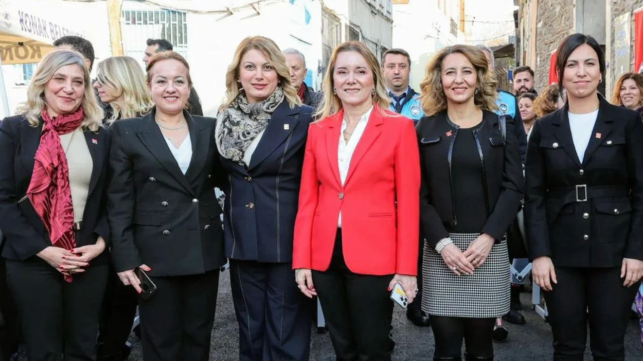 CHP’li Asu Kaya İzmir’de Etkinlik ve Açılışa Katıldı