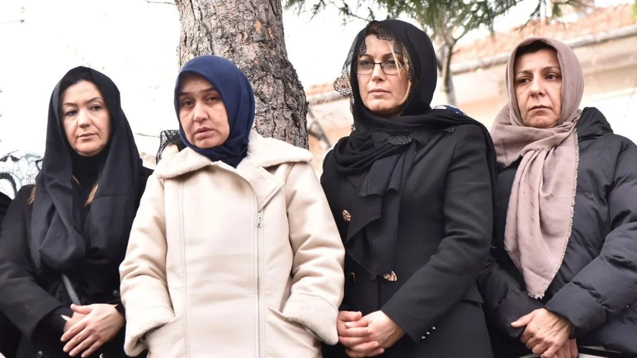 CHP'li Asu Kaya Kadınların Cenazelerine Katıldı