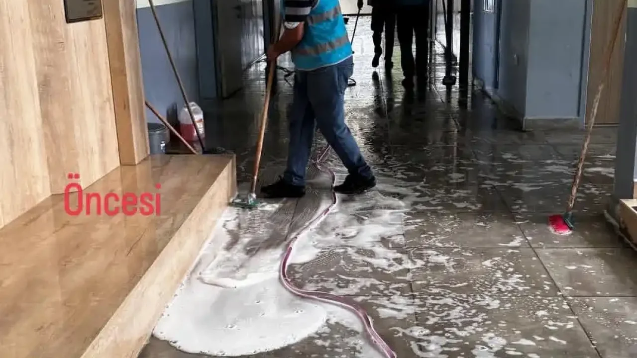 Denetimli serbestlik Kars'ta okulu temizledi