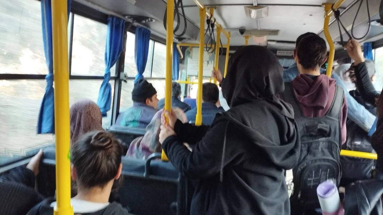 Deprem Konutları Sakinlerinden Dolmuş Tepkisi