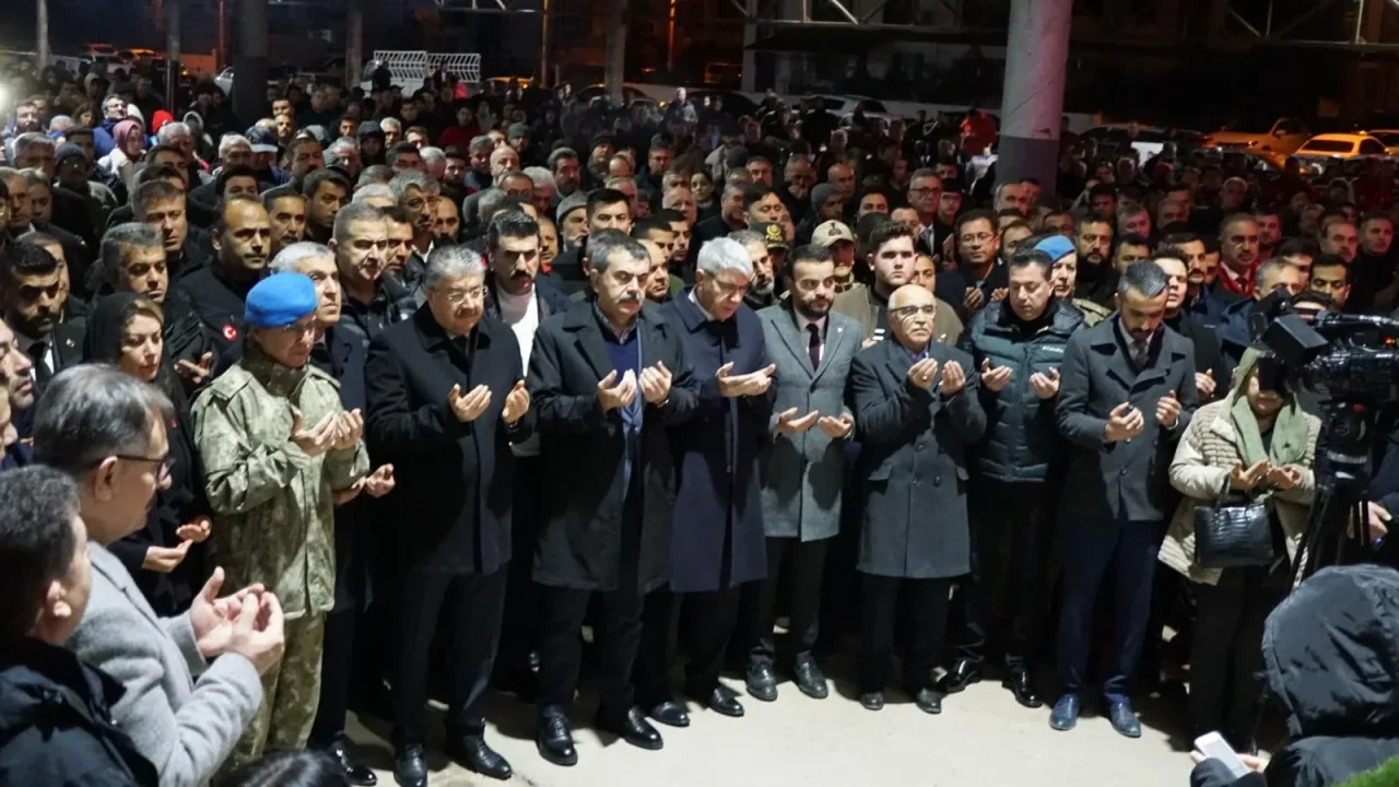 Depremde Kaybedilenler İçin Anma Töreni Düzenlendi