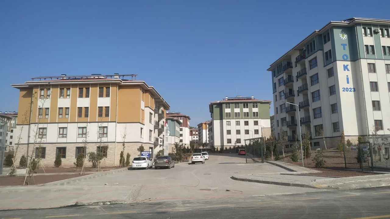 Depremzedeler: Aidatlar ve Ek Ödemeler Şaşırtıyor!