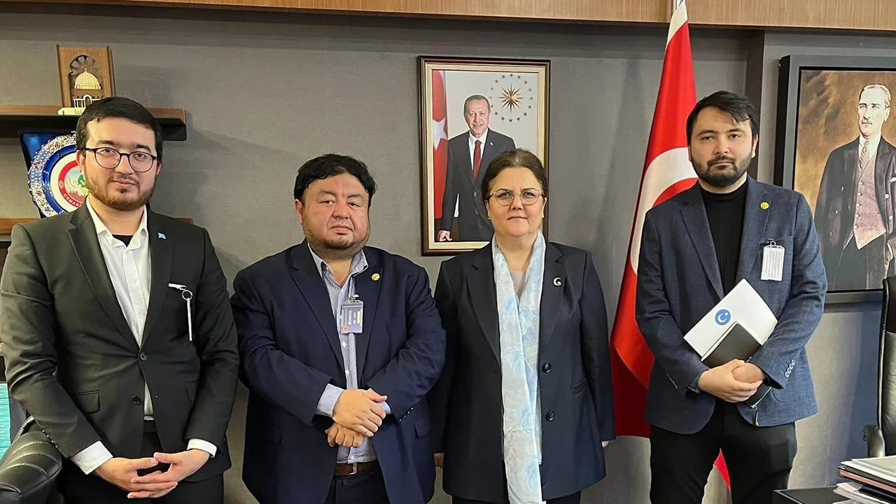 Derya Yanık, Doğu Türkistan Heyetini TBMM'de Ağırladı