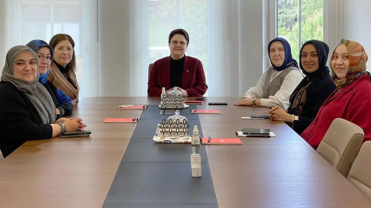 Derya Yanık, KADEM Yönetimini Tebrik Etti