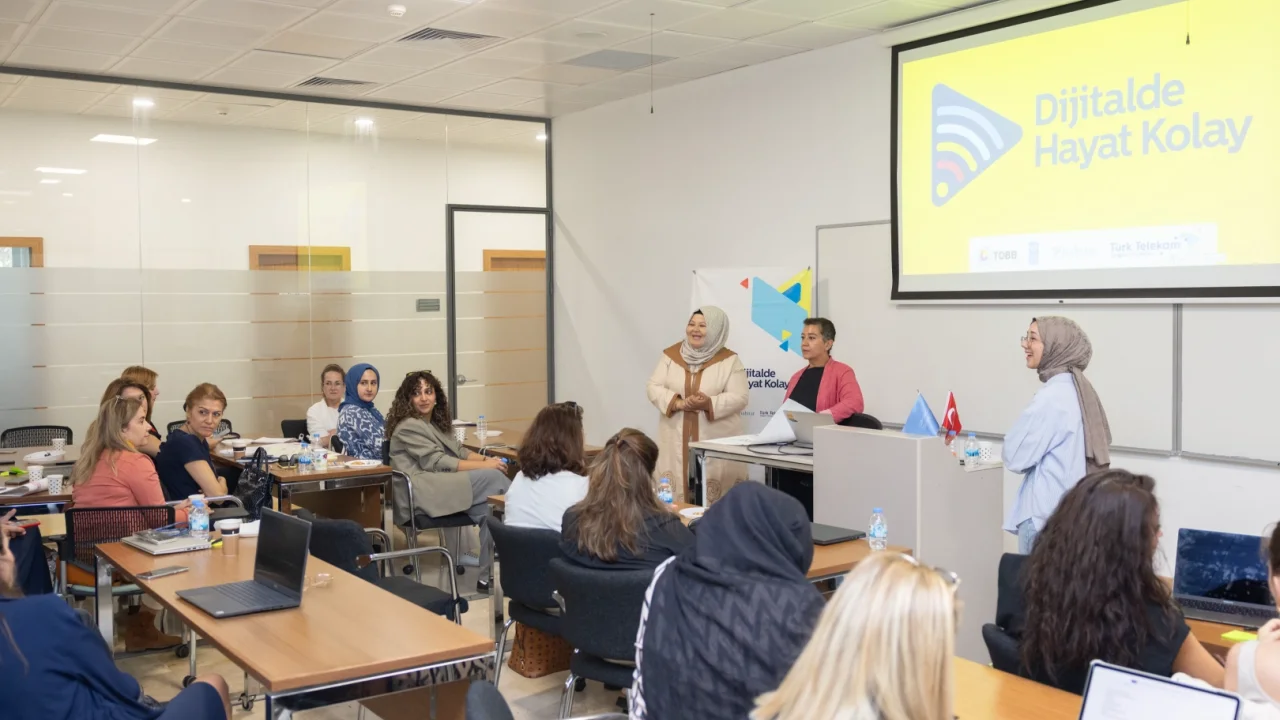 Dijitalde Hayat Kolay mentörlük ve hibeyi başlatıyor