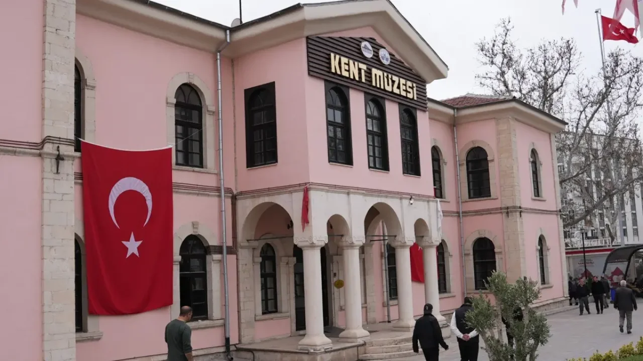 Elazığ'da müzeler ziyaretçi akınına uğradı