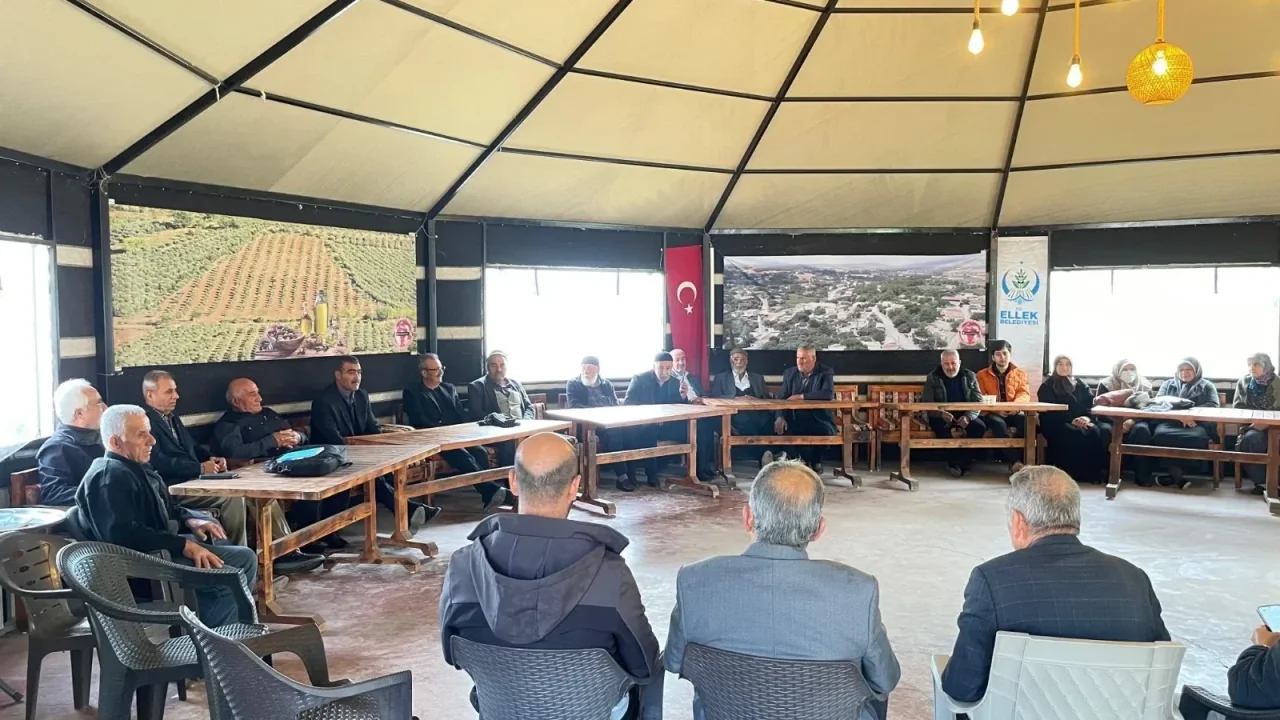 Ellek beldesinde Umre Yolcuları Dualarla Uğurlandı