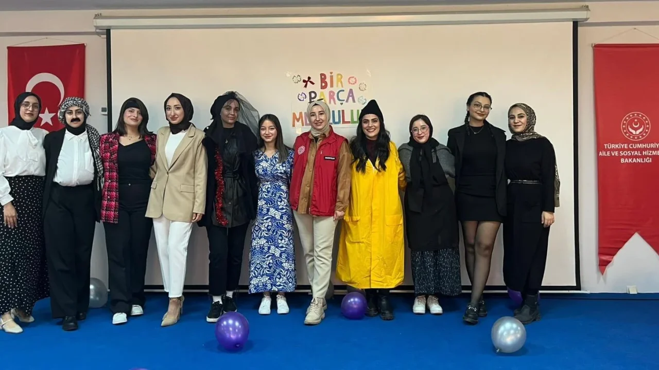 Gençlerden Huzurevi Sakinlerine Sevgi Dolu Ziyaret