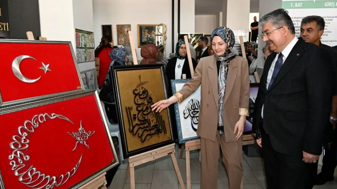 Halk Eğitim Sergisi Vali Erdinç Yılmaz’la Açıldı