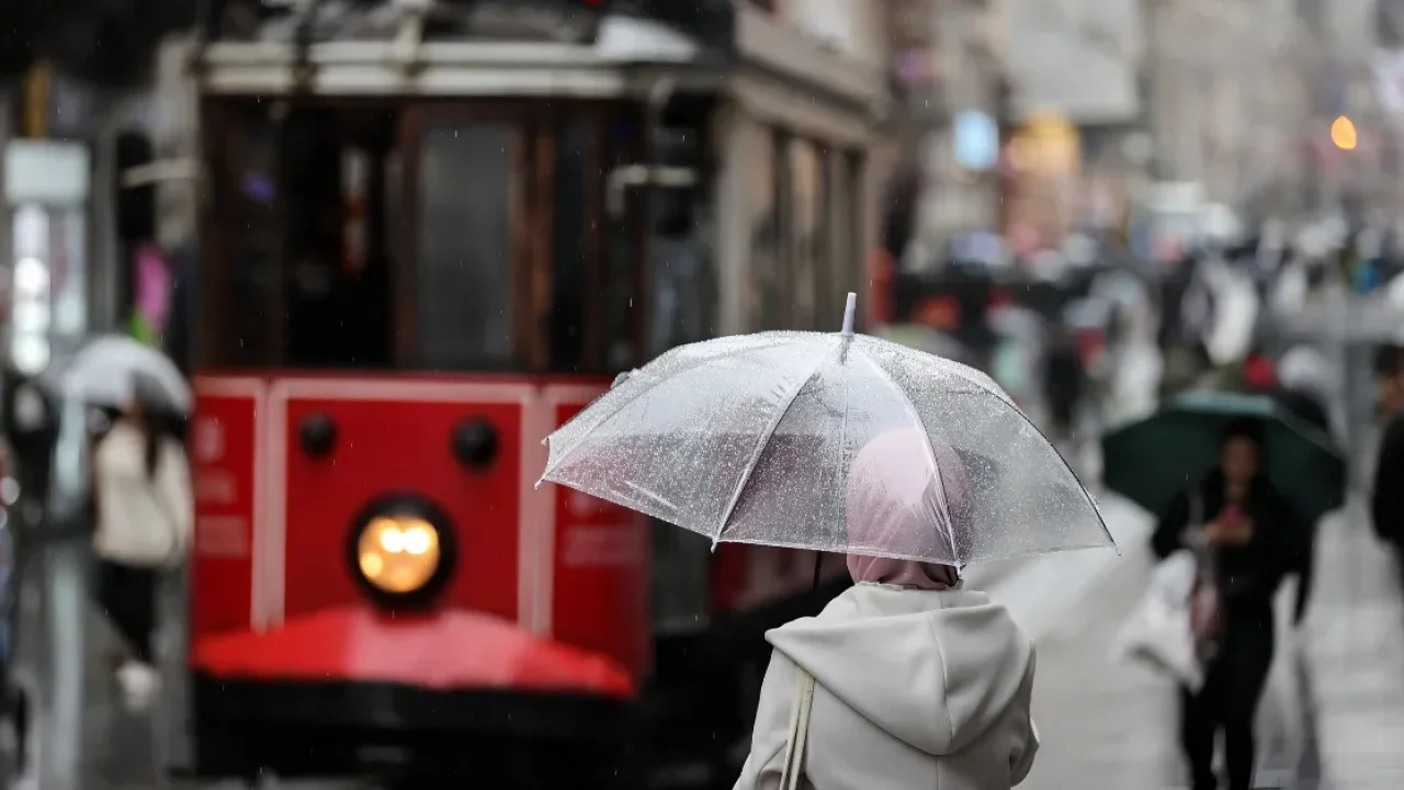 Hava sıcaklığı düşüyor, sağanak yurda yayılıyor