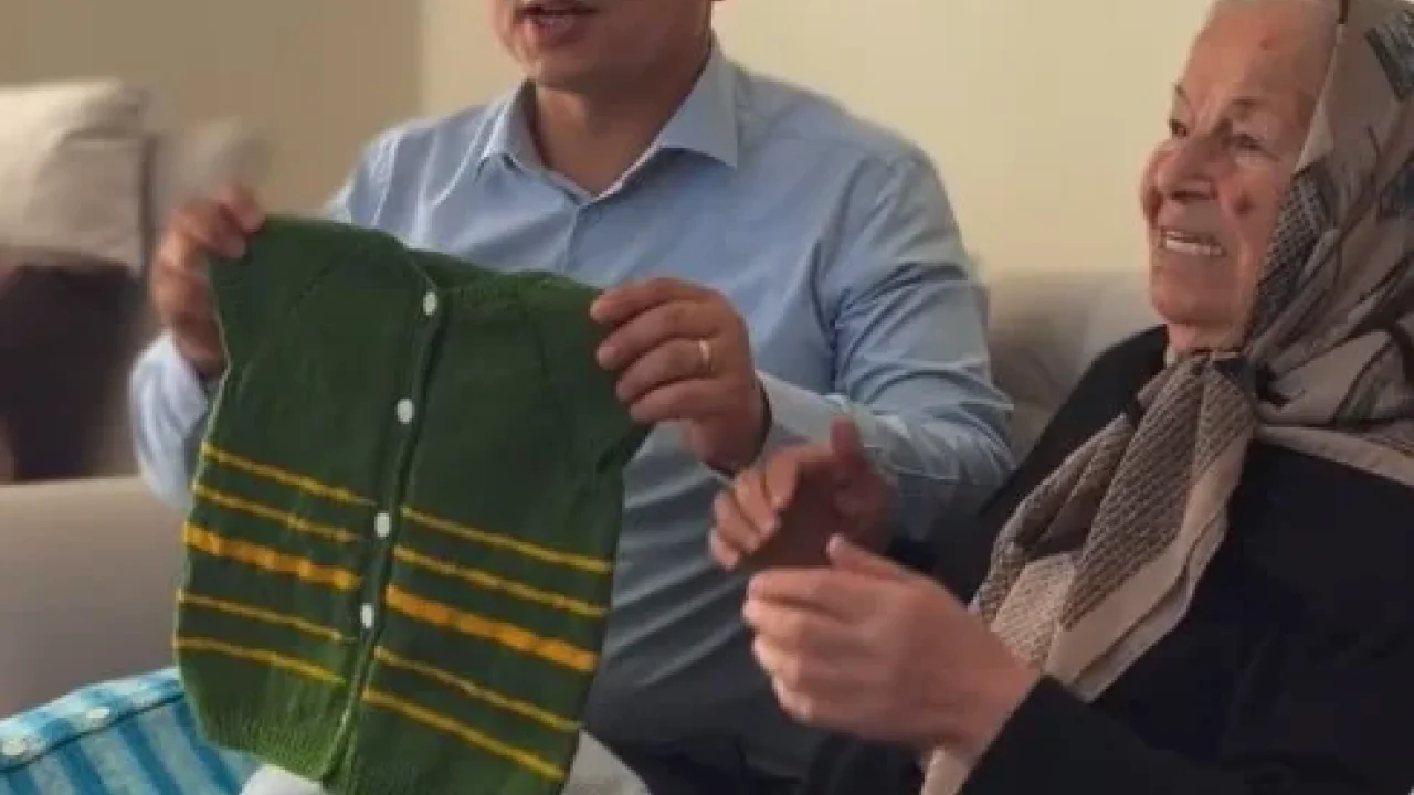 İlmek ilmek ördü, ihtiyaç sahiplerine bağışladı