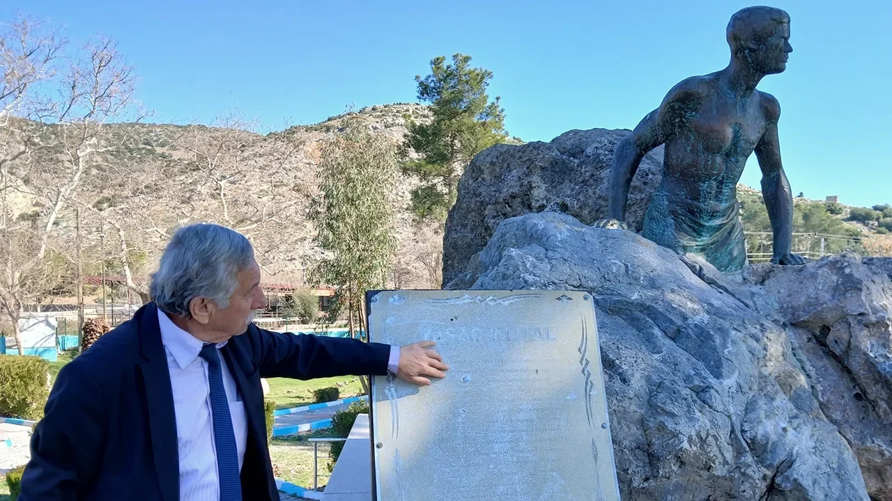 İnce Memed Anıtı'na çirkin saldırı!