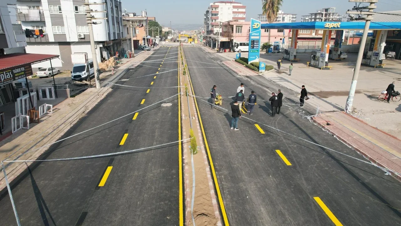 İskender Türkmen Caddesi’nde Sıcak Asfalt Çalışmaları Devam Ediyor