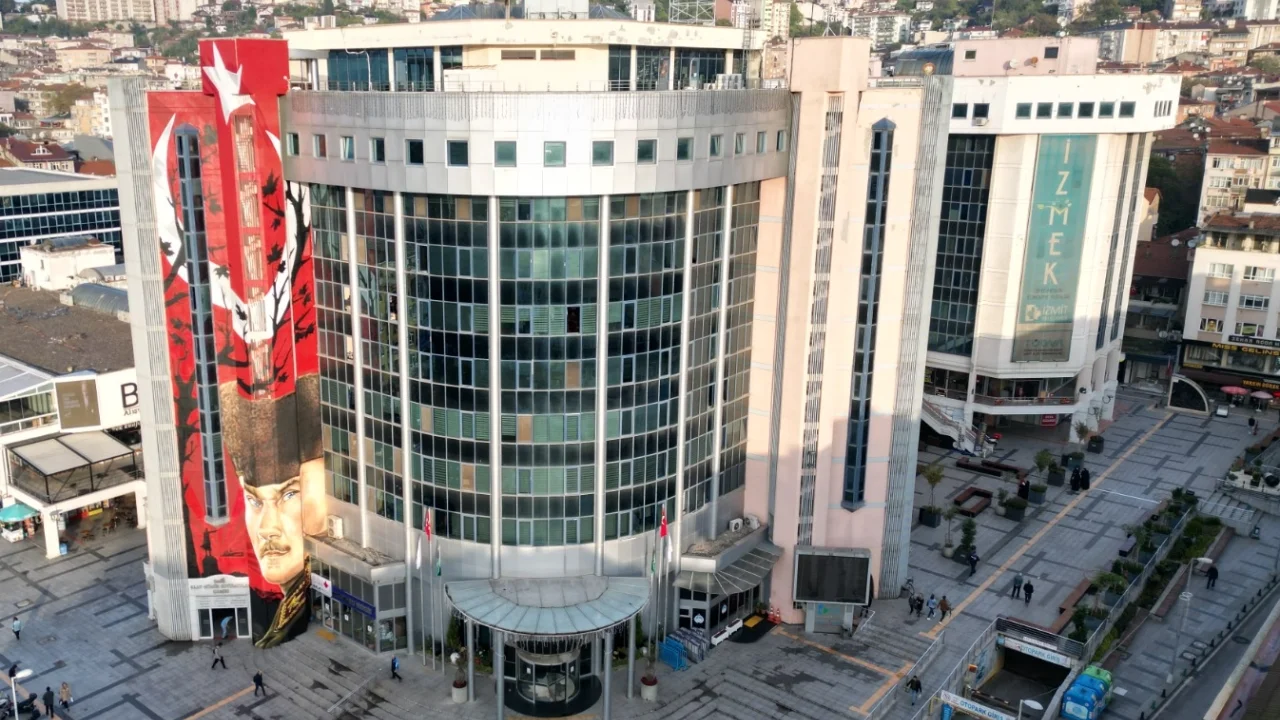 İzmit Belediyesinden Dolu Mağduru Çiftçilere Destek