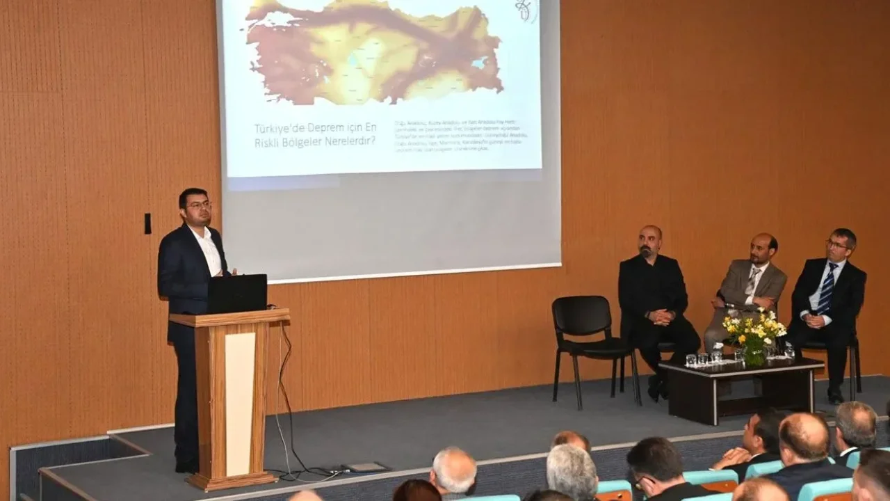 Kadirli’de Deprem Güvenliği Paneli Gerçekleşti