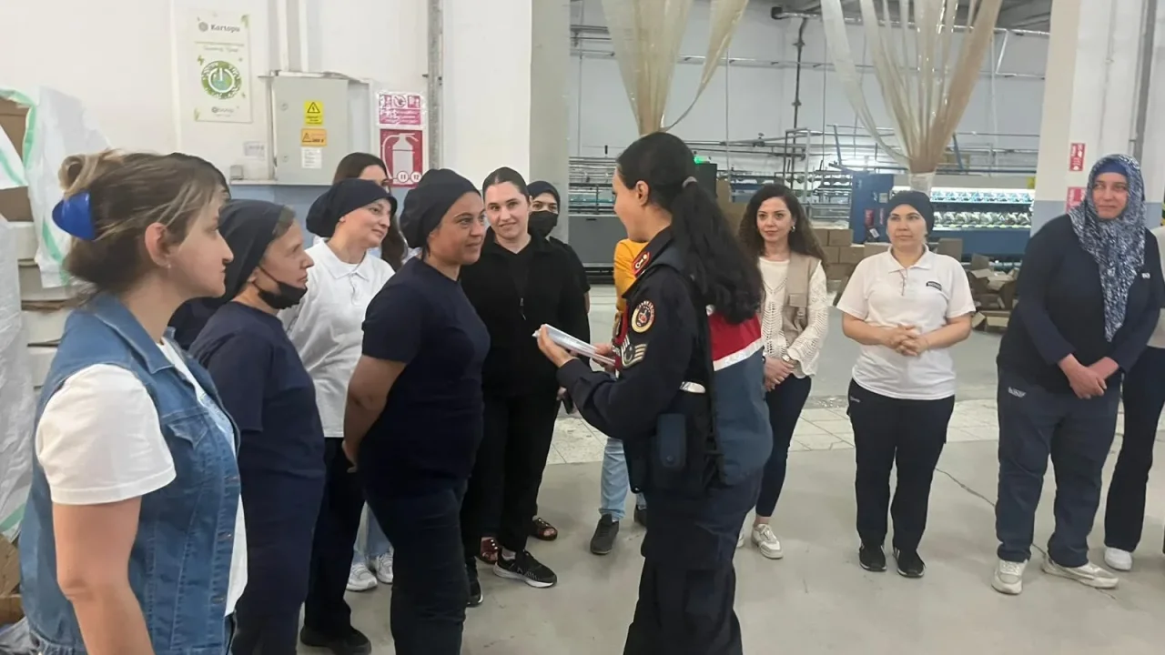 Kadirli’de Kadınlara KADES Bilgilendirmesi