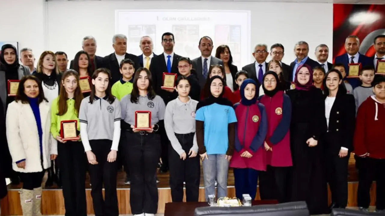 Kadirli’de Kitap Okuma Başarısı Ödüllendirildi