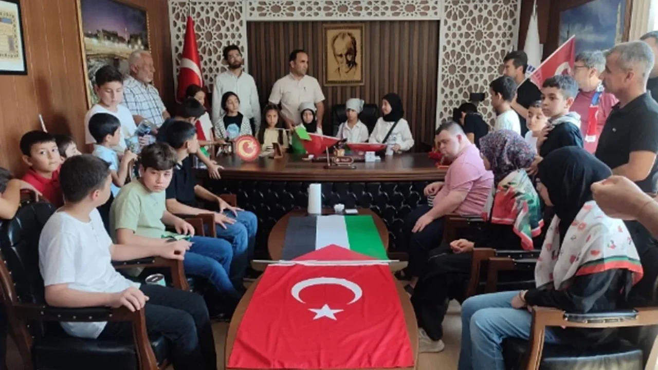 Kadirli’de Öğrencilerden Gazze’ye Destek