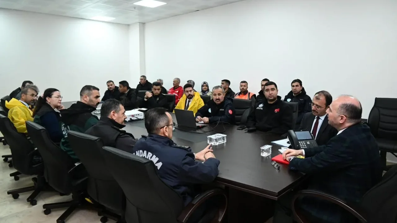Kadirli’de Sağanak Alarmı: 1093 Personel Sahada