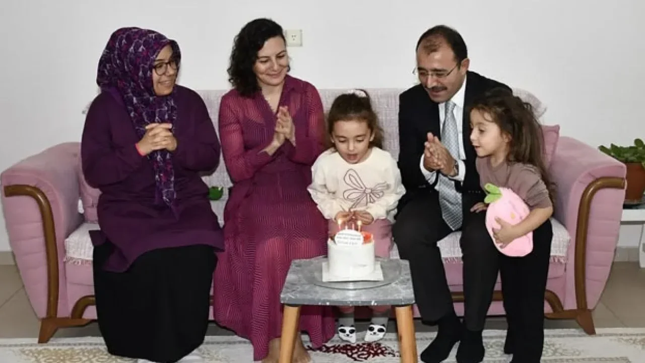 Kadirli Kaymakamı Dolu’dan Minik Öğrenciye Doğum Günü Sürprizi