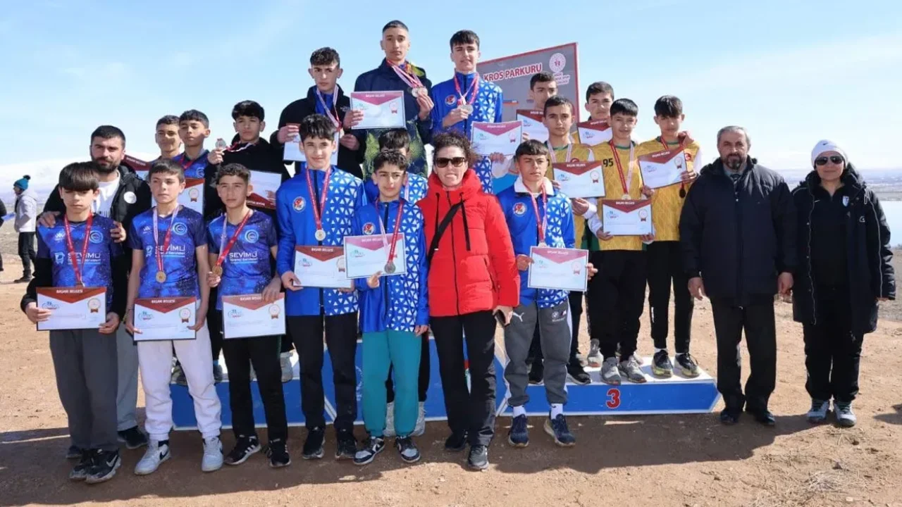 Kadirli Şehit İbrahim Aşkın Ortaokulu Türkiye'ye Adını Yazdırdı