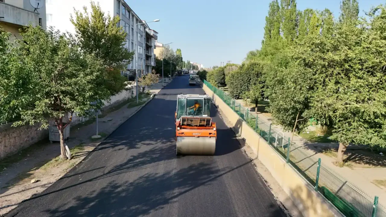 Kars yol çalışmaları ile mahallelerin çehresini değiştiriyor