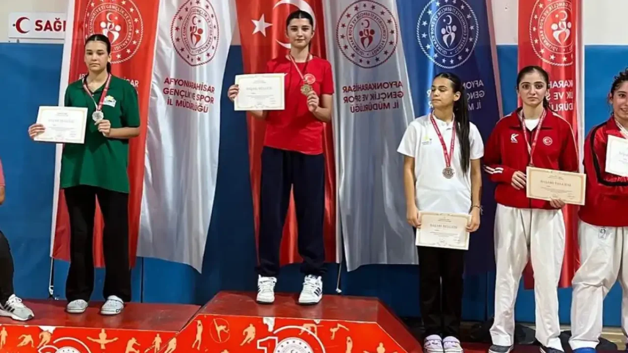 Karslı karateci Medine Kuyumcu Türkiye şampiyonu oldu