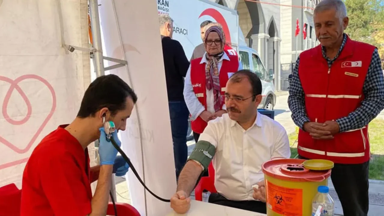 Kaymakam Erdinç Dolu Kadirli’de Kan Bağışı Yaptı
