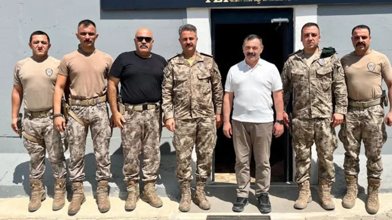 Mehmet Sarıbuva’dan Sınırdaki Polislere Moral Ziyareti