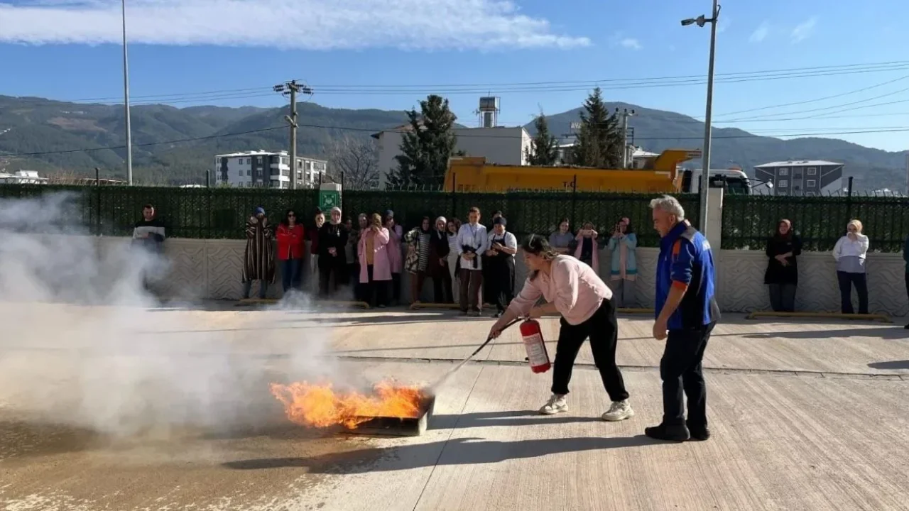 Öğrenci Yurdunda Yangın Tatbikatı Gerçekleştirildi