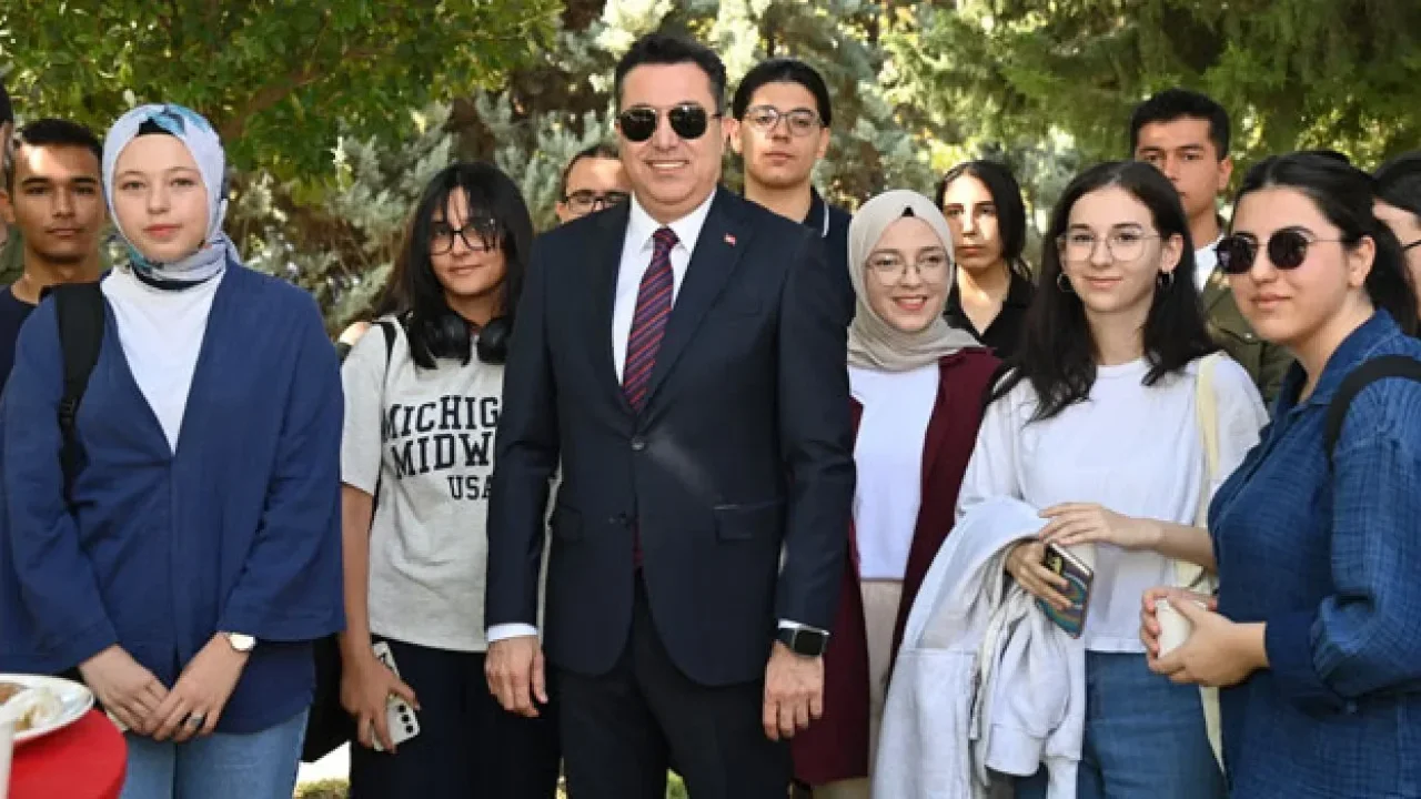 OKÜ’de Birincilere Özel Karşılama Programı