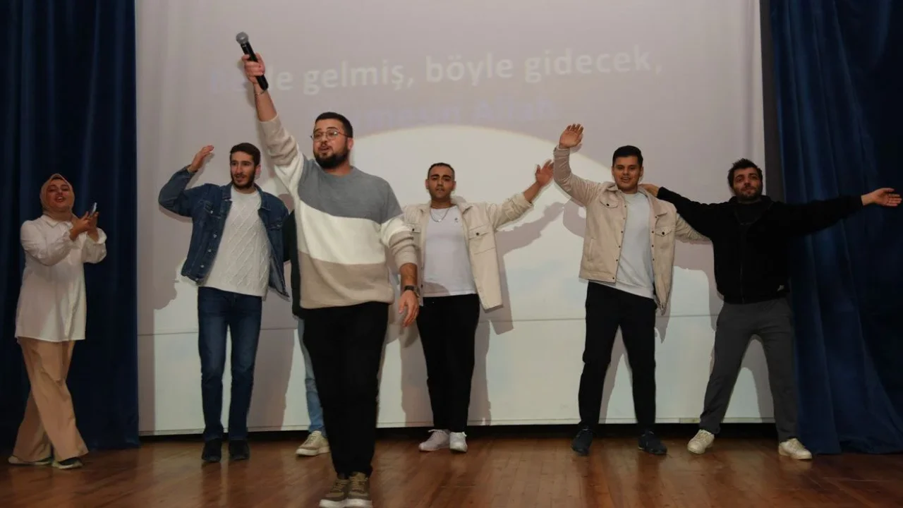OKÜ’de Karaoke Coşkusu: Sınav Öncesi Stres Attılar