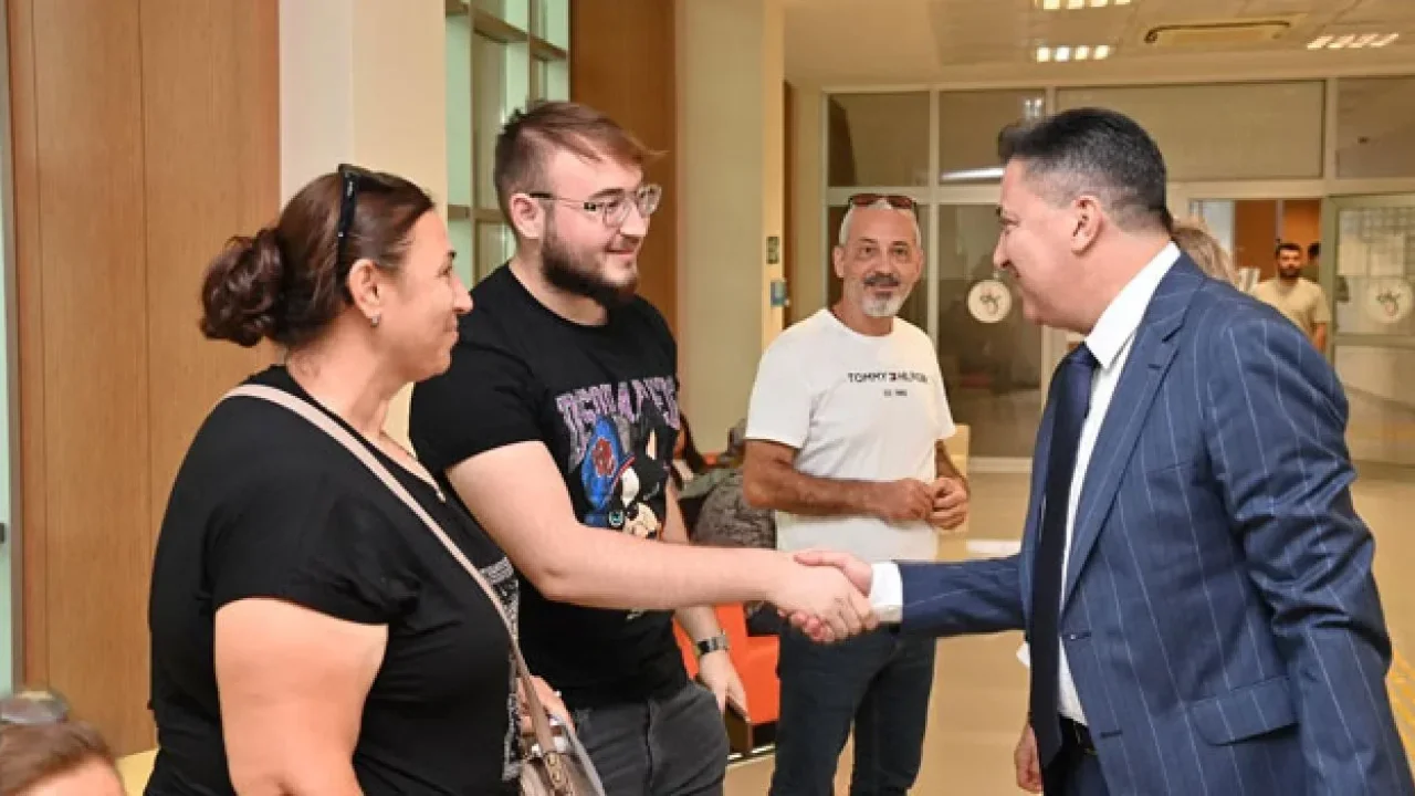 OKÜ’de kayıt sürecinde Rektör Uzun’dan ziyaret