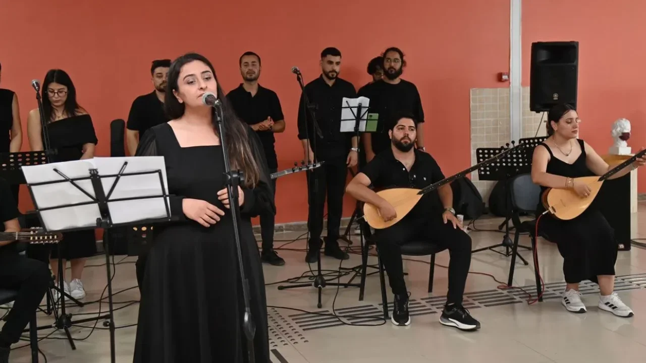 OKÜ’de Mezuniyet, Sanatla Buluştu
