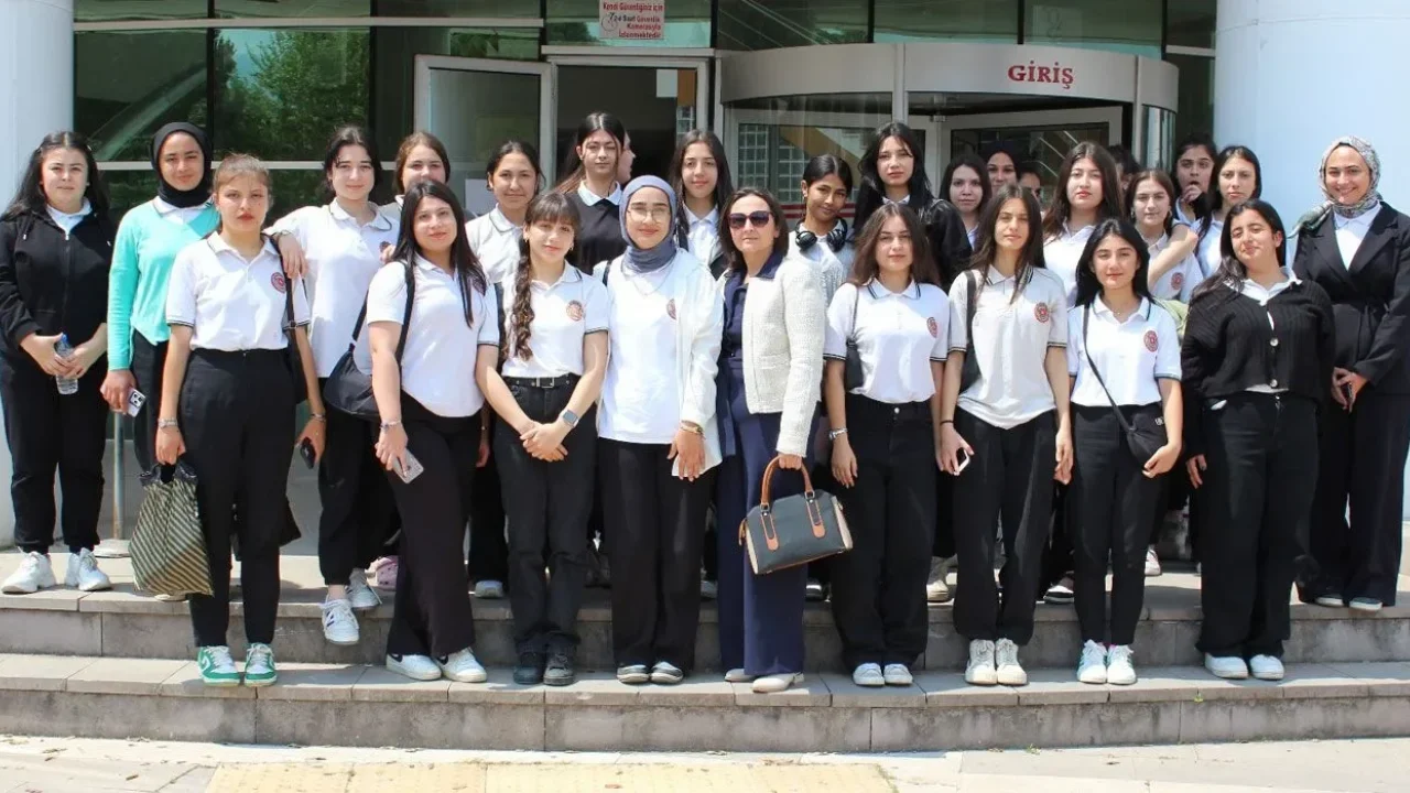 OKÜ, Liseli Gençleri Kampüsünde Ağırladı