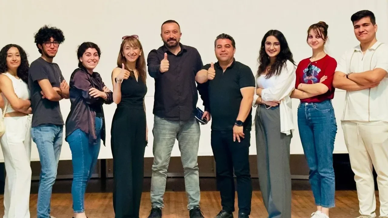 OKÜ öğrencileri tiyatro için sahneye çıktı