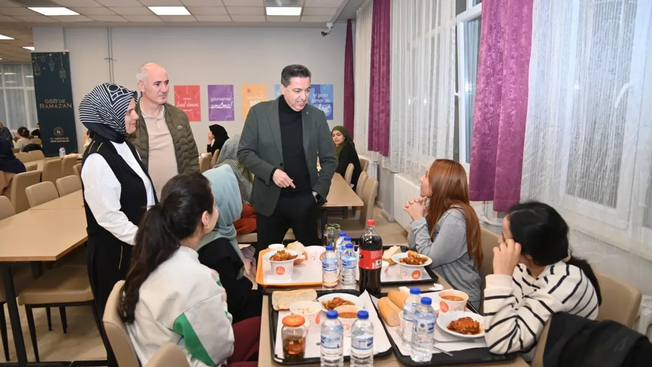 OKÜ Rektörü Uzun, Öğrencilerle İftar Programında Buluştu