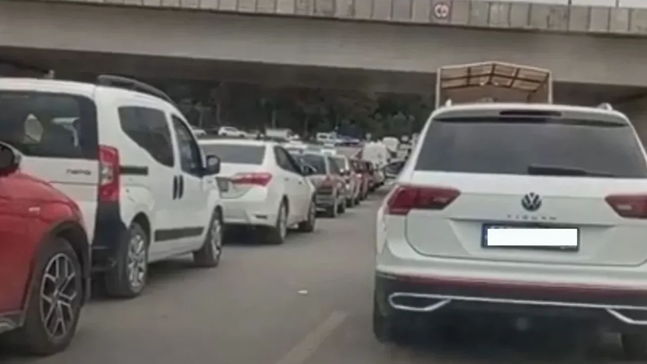 Osmaniye Asri Mezarlık Ziyaretinde Trafik Kilitlendi