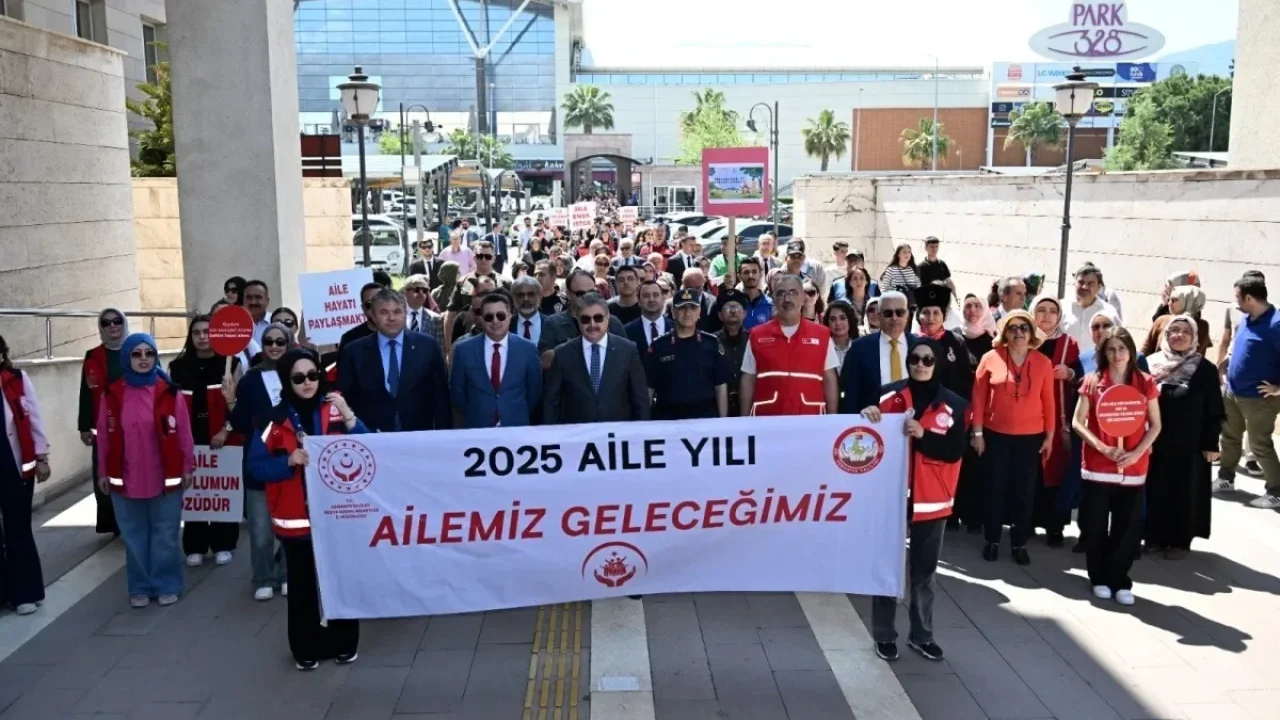 Osmaniye’de Aile Günü Yürüyüşü Düzenlendi