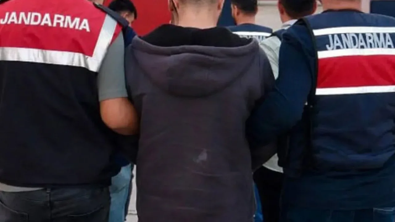 Osmaniye’de Aranan Dolandırıcı ve 5 Göçmen Yakalandı